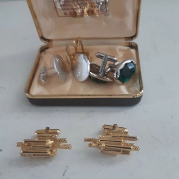 Vintage Lot of 4 Pairs Gold Tone Cuff Links - Picture 3 of 8